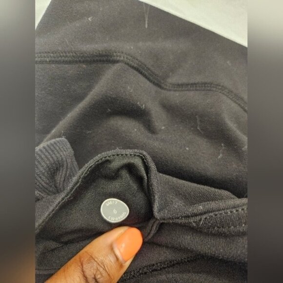 Lululemon Hoodie. Black. Size 6 - Picture 6 of 8